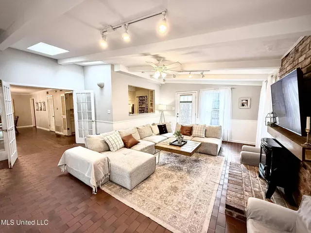 $239,000 | 887 Briarwood Drive, Jackson, MS 39211