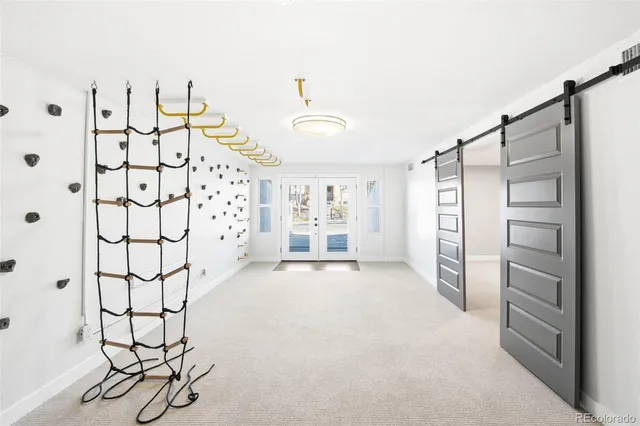 a view of empty room with a ceiling fan