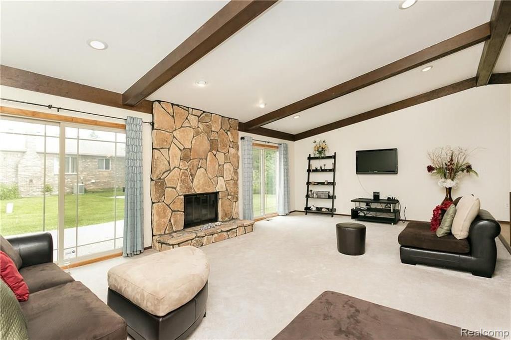 304 Coldiron Drive Rochester Hills, MI 48307 - Photo 9 of 31