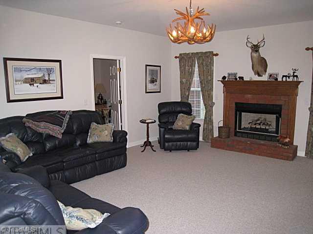 4843 Parks Road Lexington, NC 27292 - Photo 3 of 16 Living Room.