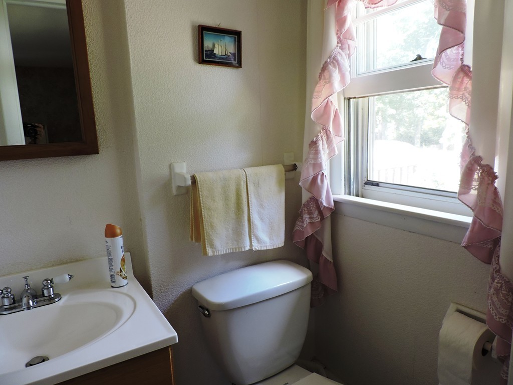22 Palo Alto Road Springfield, MA 01128 - Photo 16 of 28 a bathroom with a toilet sink and mirror