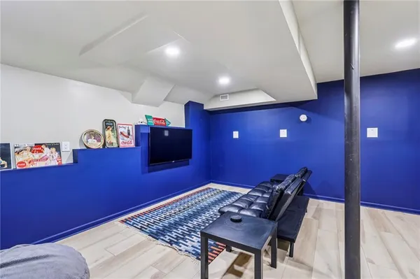 a view of a livingroom with furniture