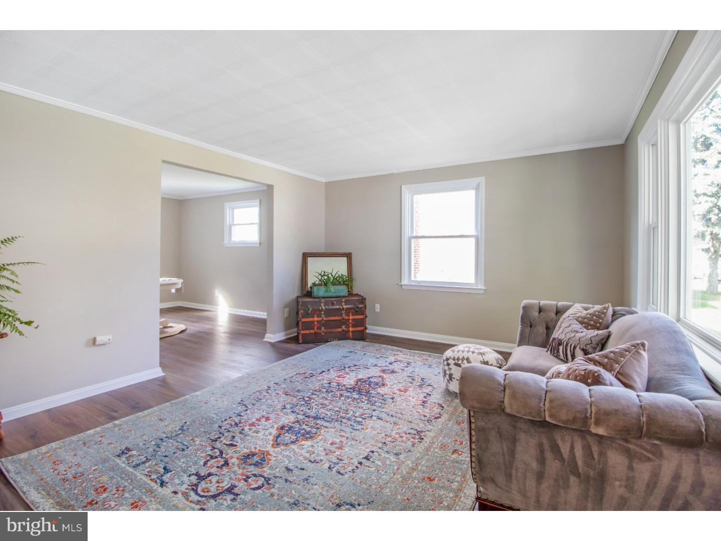 404 Perry Street Ridley Park, PA 19078 - Photo 3 of 25 Living Room