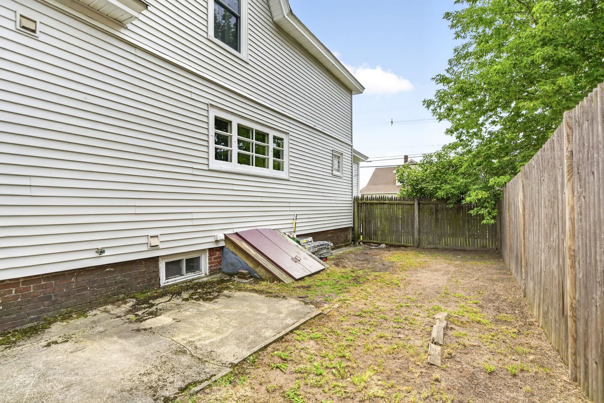 383 Wilson Street Manchester, NH 03103 - Photo 33 of 37