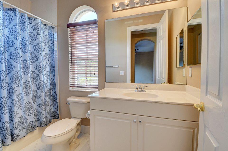 8800 Cobblestone Point Circle Boynton Beach, FL 33472 - Photo 16 of 44 Guest Bath
