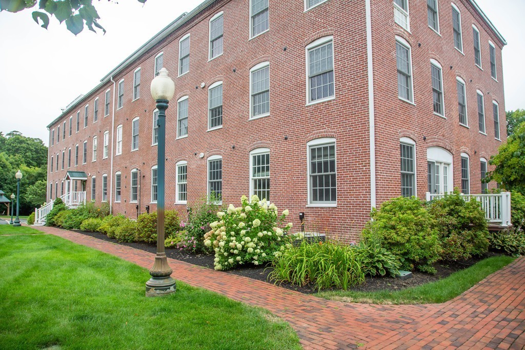 25 Cedar Street, Unit 7 Amesbury, MA 01913 - Photo 1 of 27