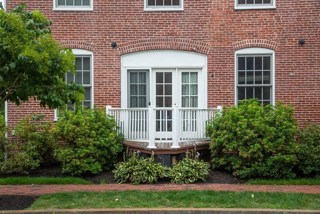 25 Cedar Street, Unit 7 Amesbury, MA 01913 - Photo 2 of 27