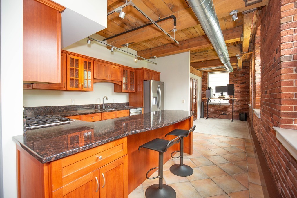 25 Cedar Street, Unit 7 Amesbury, MA 01913 - Photo 9 of 27