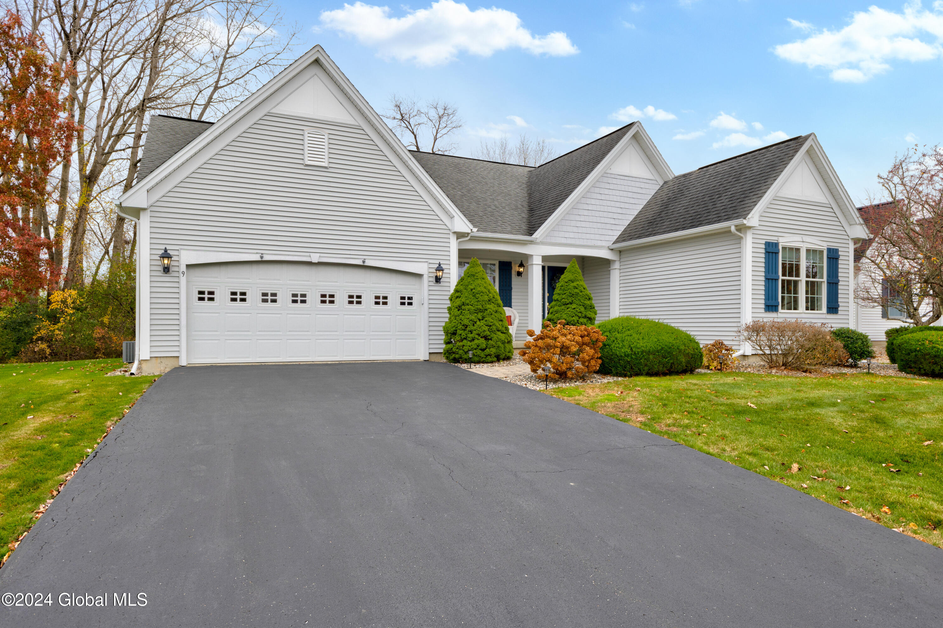 9 Highview Way Halfmoon, NY 12118 - Photo 2 of 37 1 (38)