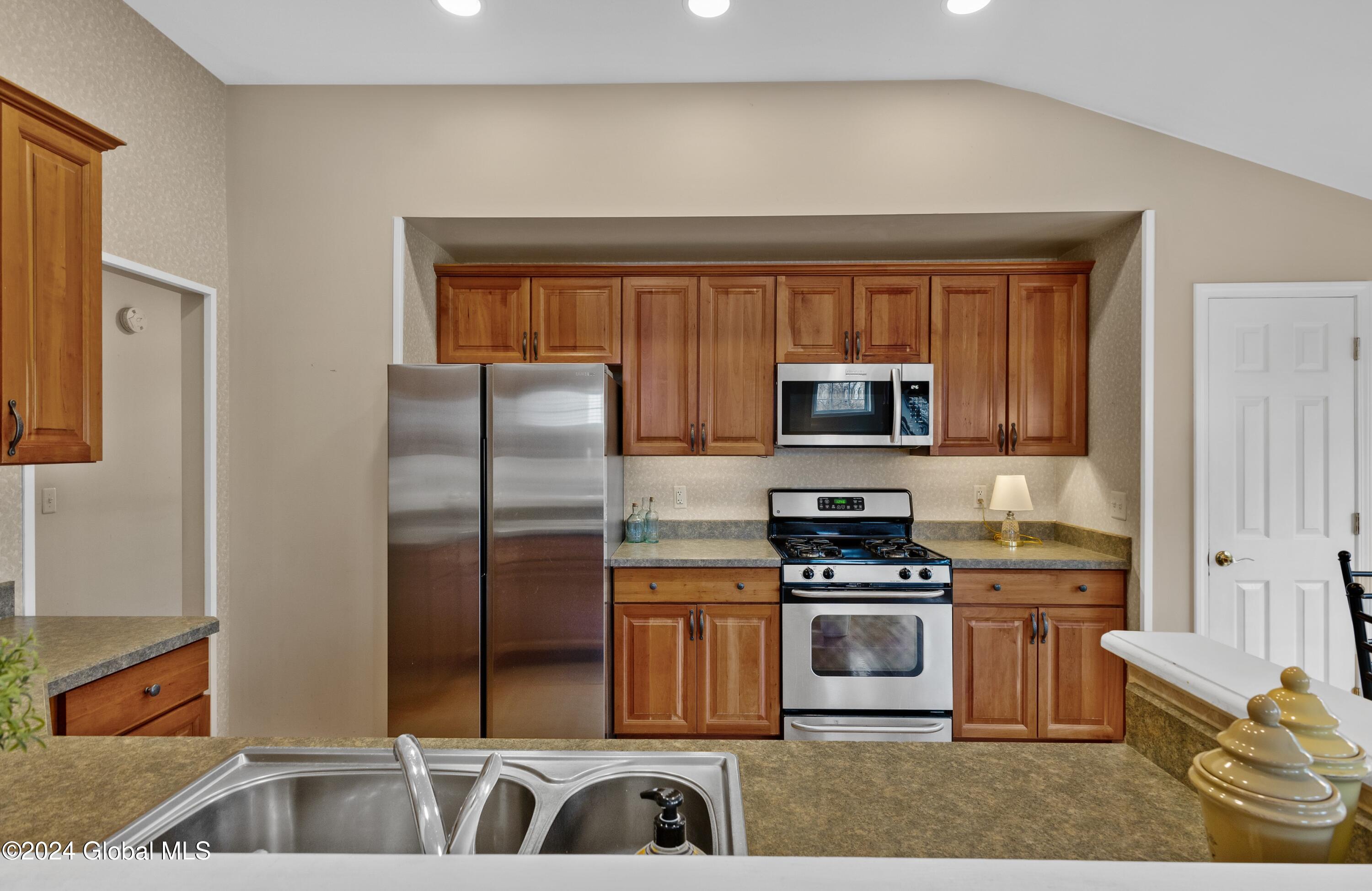 9 Highview Way Halfmoon, NY 12118 - Photo 9 of 37 1 (23)