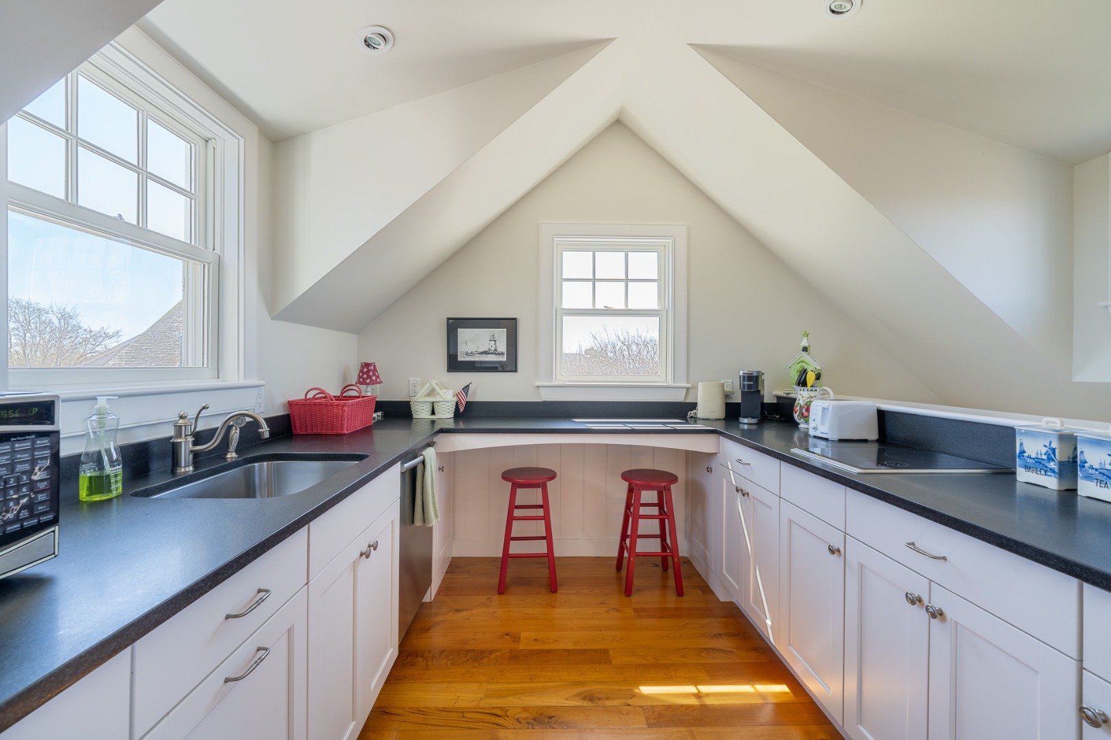 5 Surrey Avenue Nantucket, MA 02554 - Photo 21 of 26 Guest House