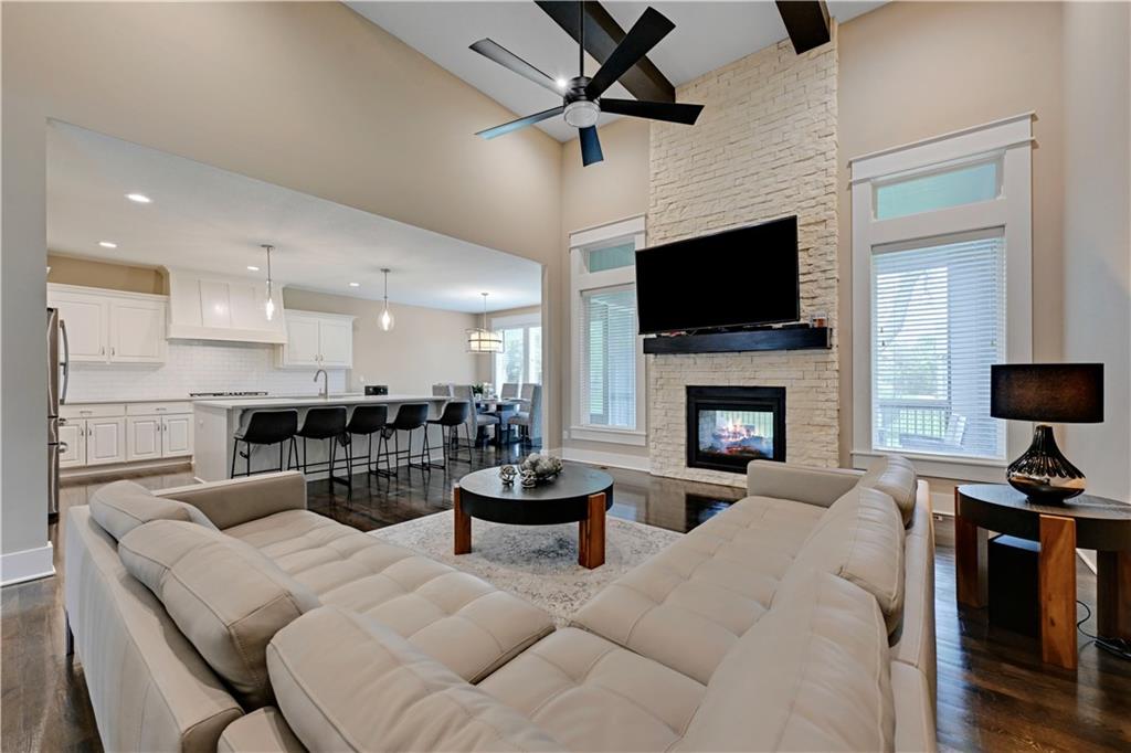 9149 Green Road Lenexa, KS 66227 - Photo 5 of 44