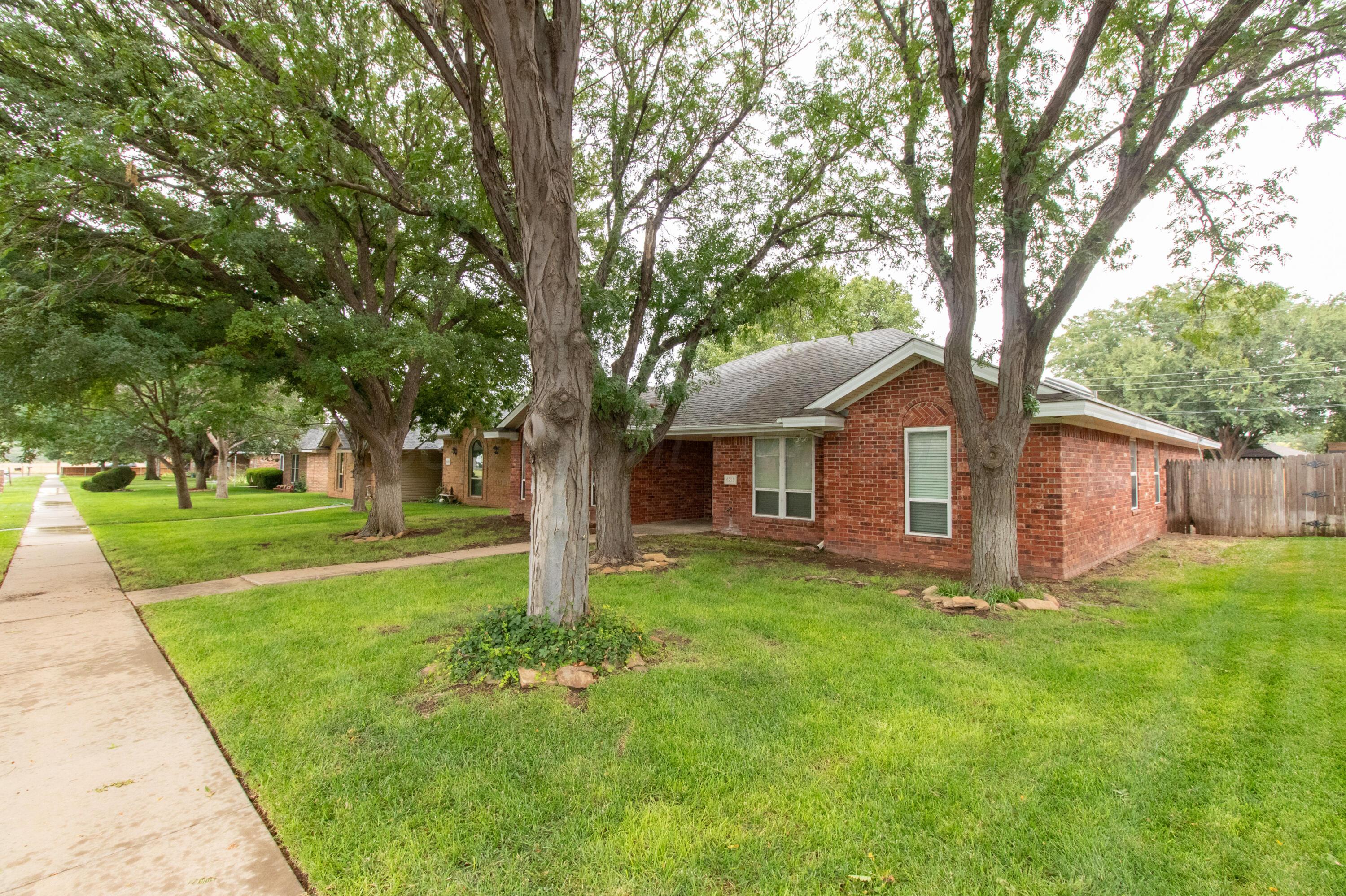 4211 Rondo Avenue Amarillo, TX 79110 - Photo 3 of 35 002