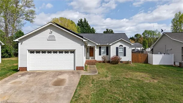 $276,000 | 11 Oak Meadow Lane, Thomasville, NC 27360