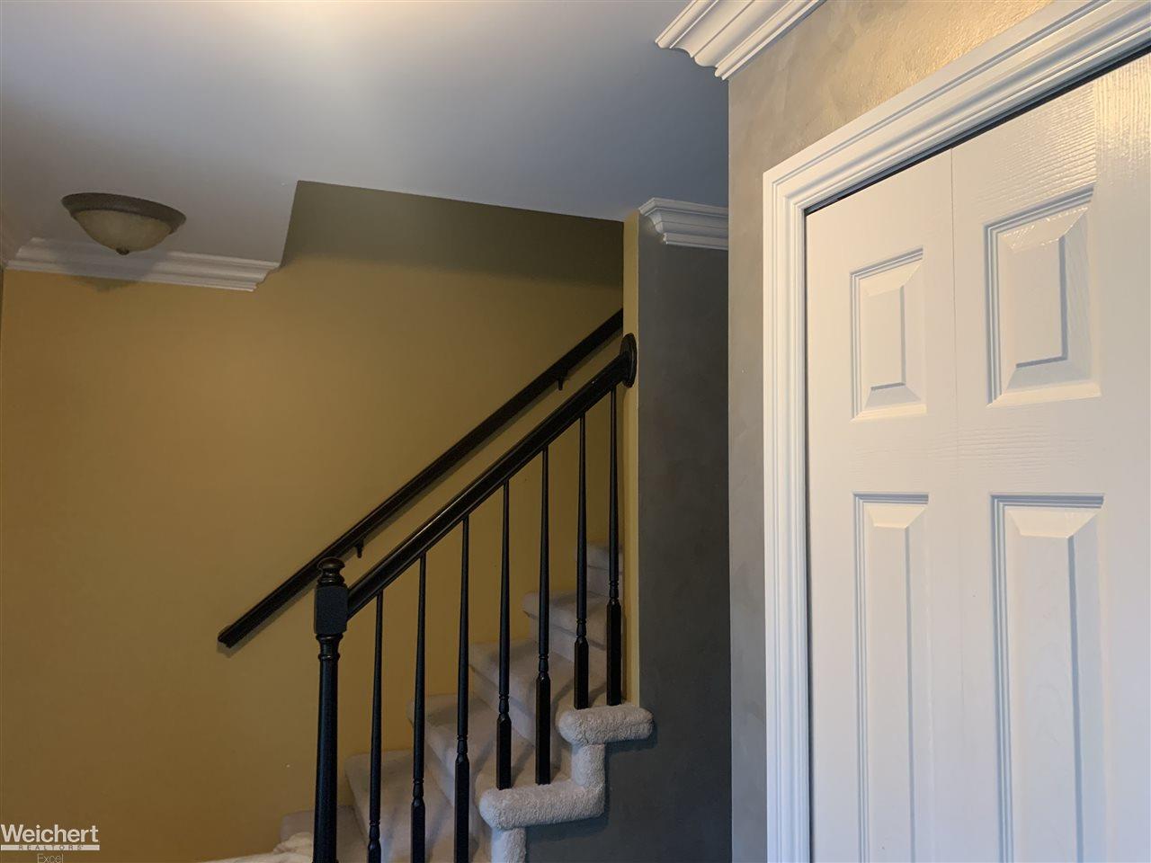 927 Bolinger Street Rochester, MI 48307 - Photo 13 of 29 50018703-12.JPG