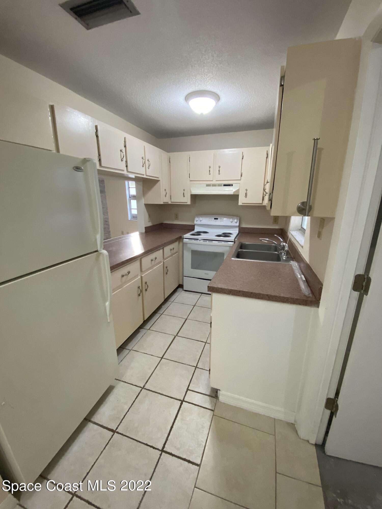 1895 Guava Avenue Melbourne, FL 32935 - Photo 2 of 12 IMG_6638