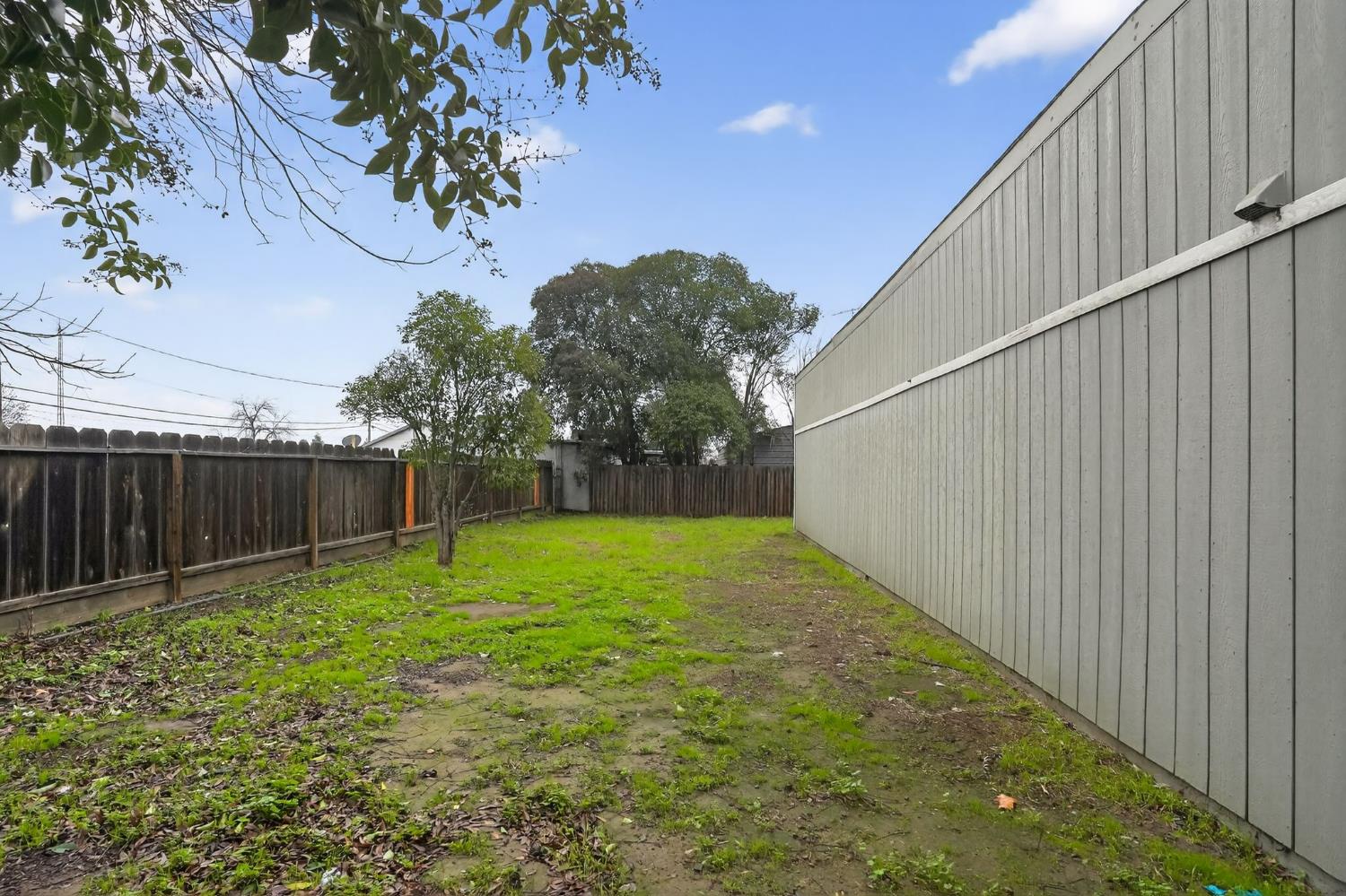 418 East Granger Avenue Modesto, CA 95350 - Photo 19 of 23 a backyard of a house with lots of green space
