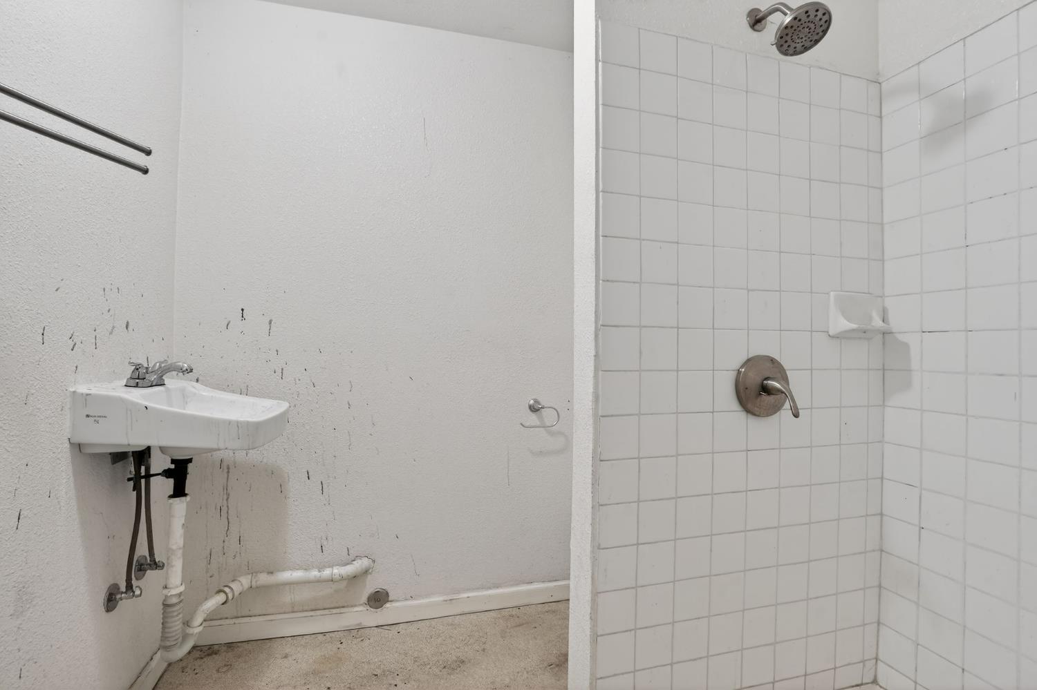 418 East Granger Avenue Modesto, CA 95350 - Photo 23 of 23 a bathroom with a sink