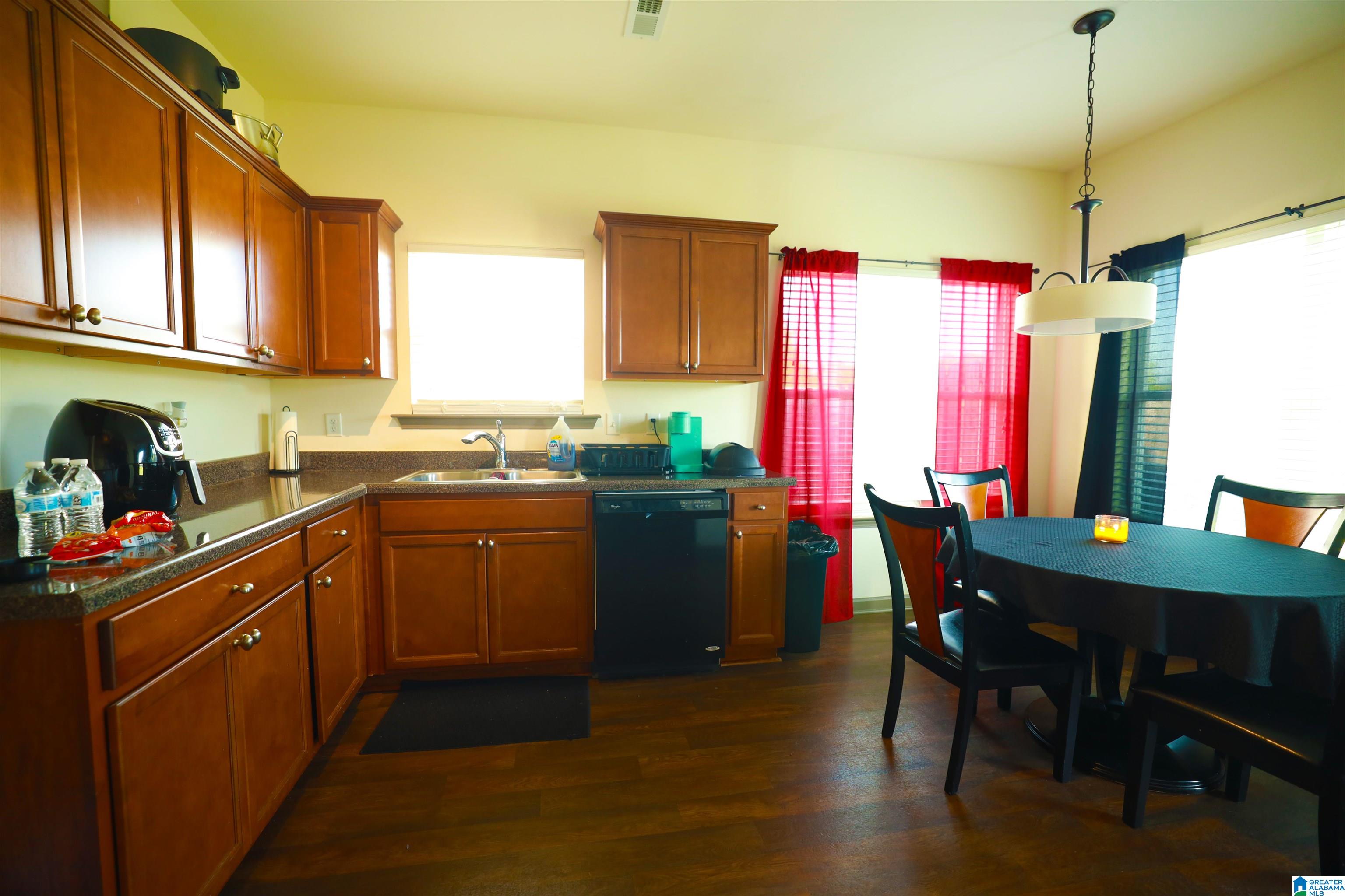 208 Hampton Drive Calera, AL 35040 - Photo 3 of 7