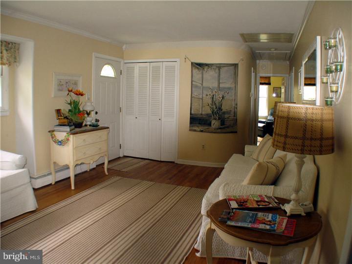 10 Thomas Road Voorhees, NJ 08043 - Photo 2 of 17 Living Room