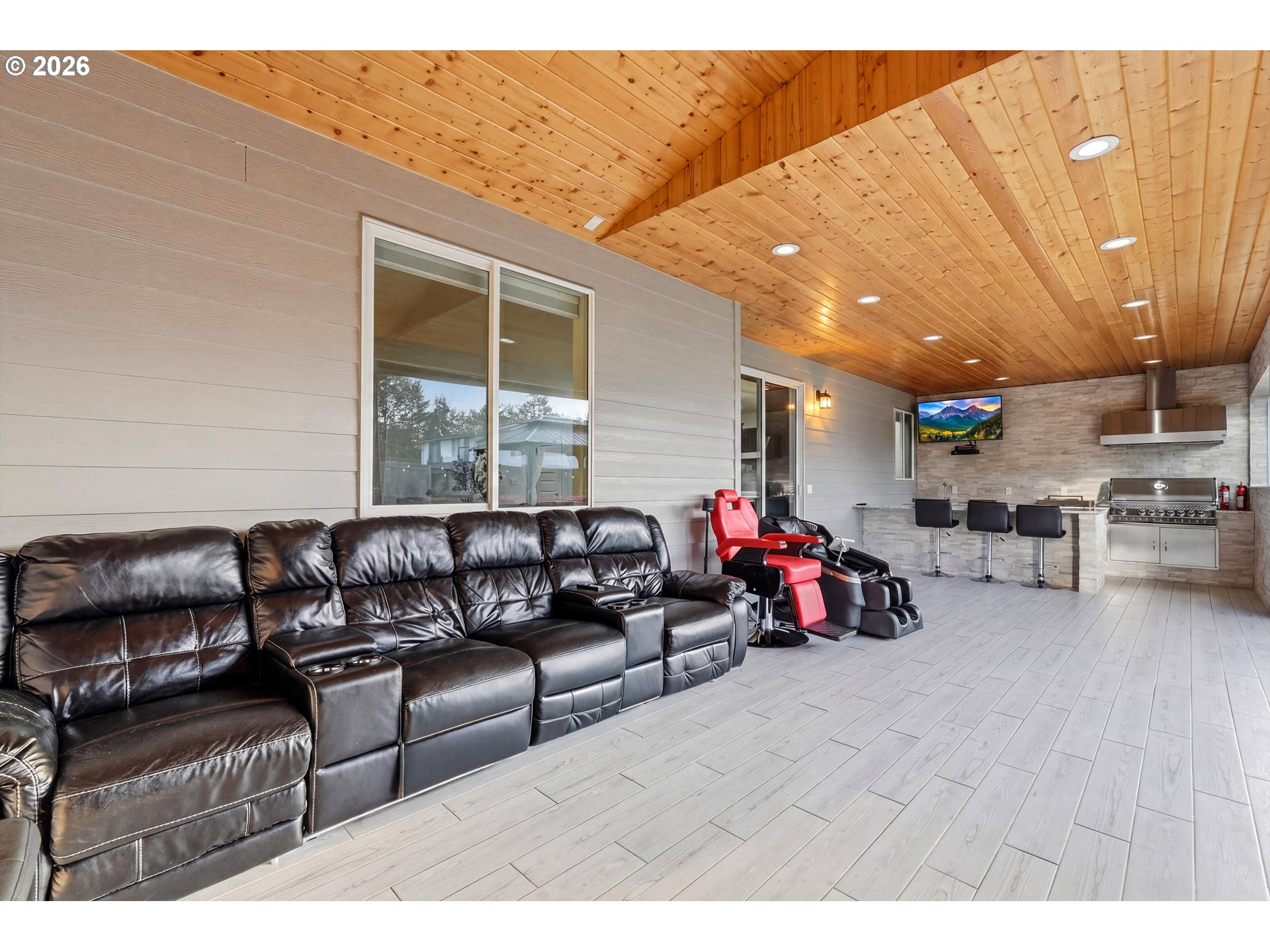 2923 Southwest 40th Street Gresham, OR 97080 - Photo 21 of 37 a living room with furniture and kitchen view