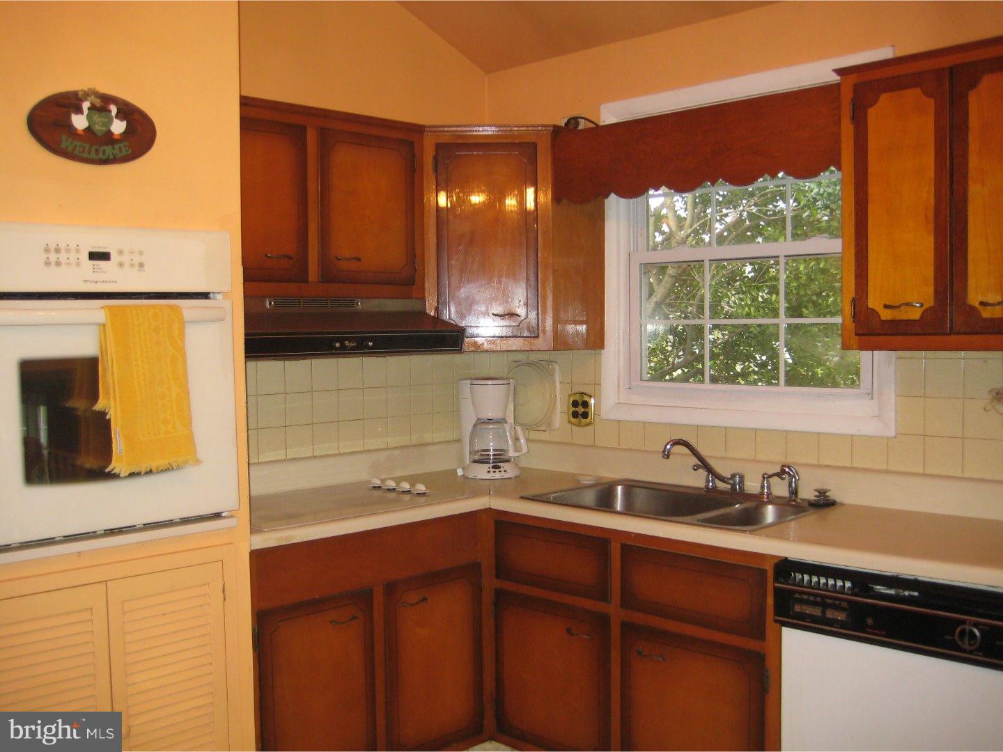 125 Leeds Road Mount Laurel, NJ 08054 - Photo 8 of 19 Kitchen