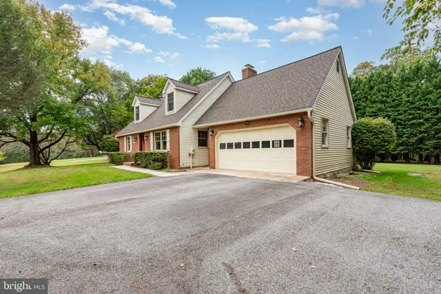 a view of a house with a yard and garage