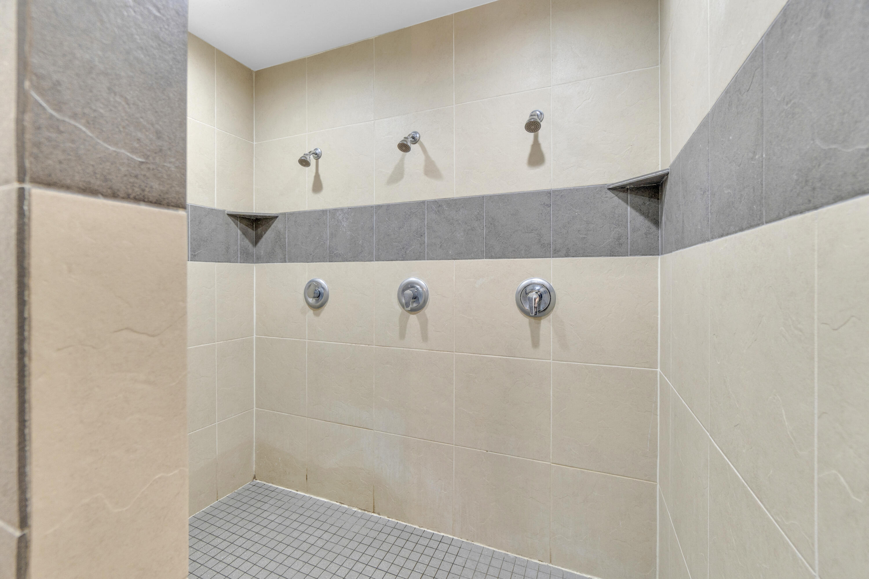 8224 Vía Bella Boca Raton, FL 33496 - Photo 50 of 68 SHOWERS