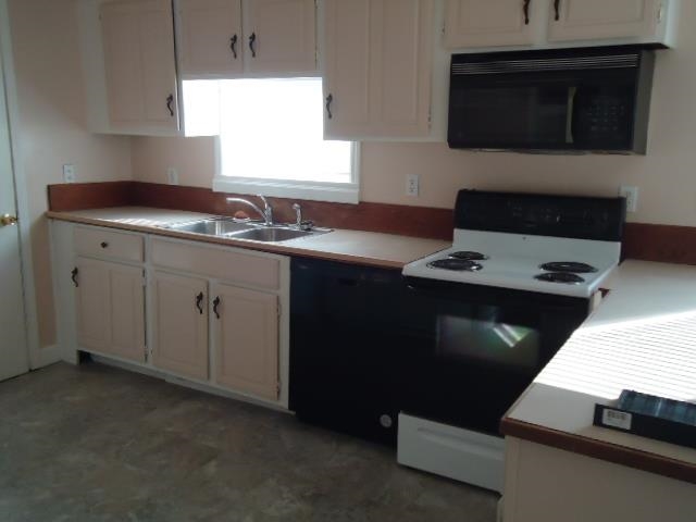 6480 North Lewis Road Mount Morris, MI 48458 - Photo 9 of 24 50127107-8.JPG