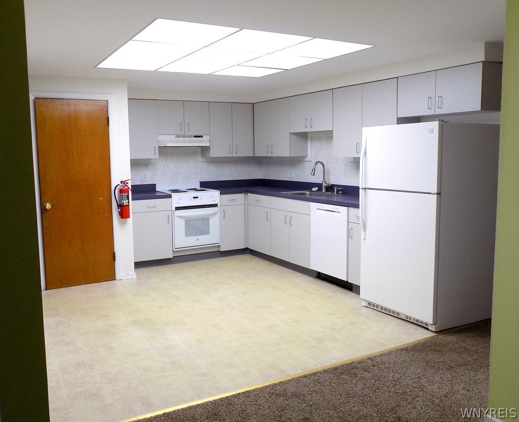 373 Carmen Road Amherst, NY 14226 - Photo 4 of 48