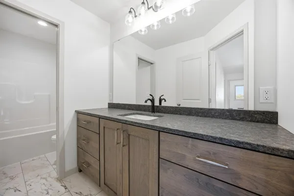 $429,900 | 7647 Cub Crk Way, Horace, ND 58047