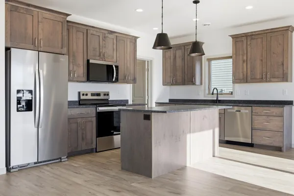 $429,900 | 7647 Cub Crk Way, Horace, ND 58047