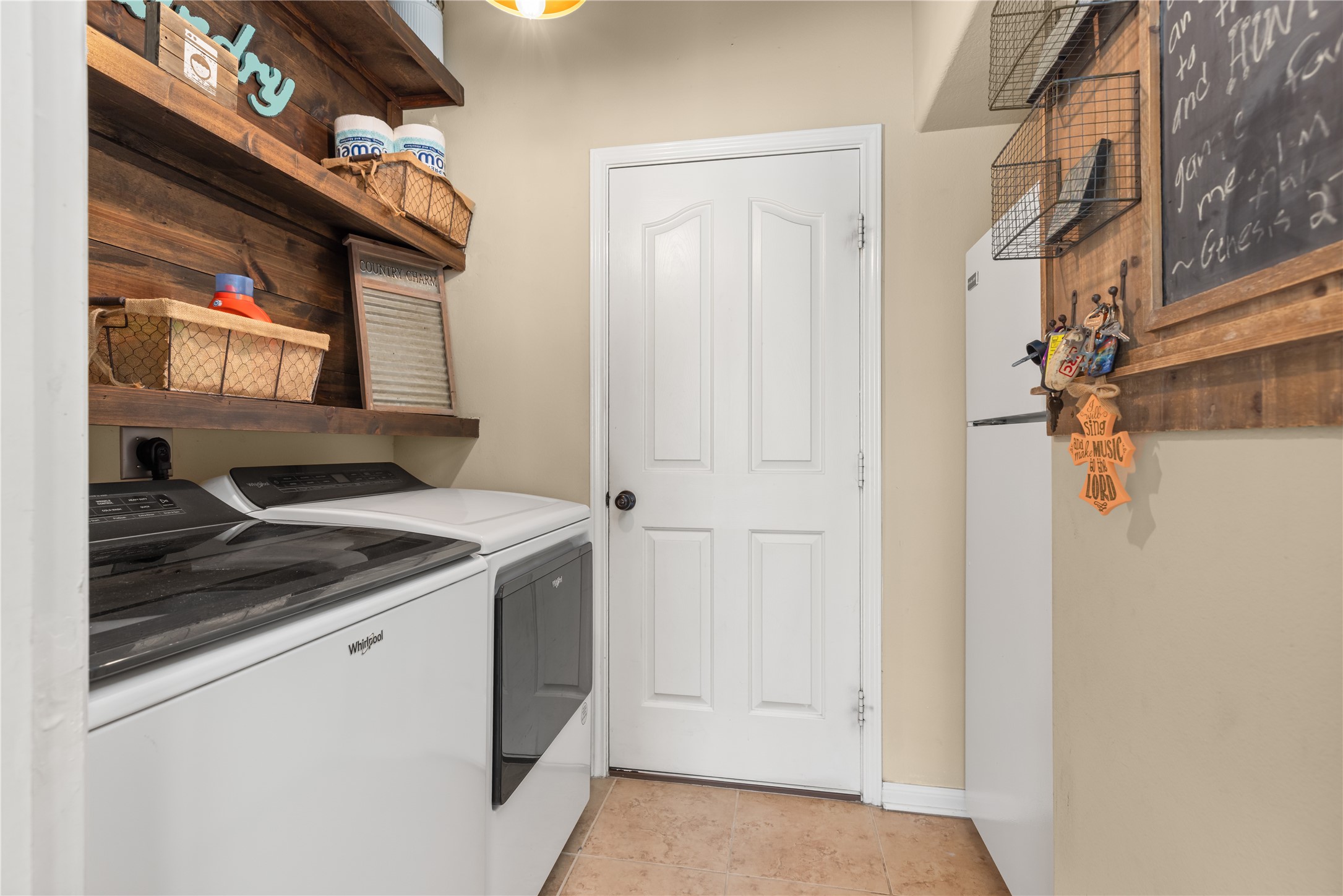 1010 Nantucket Street Pasadena, TX 77503 - Photo 10 of 46 Laundry room