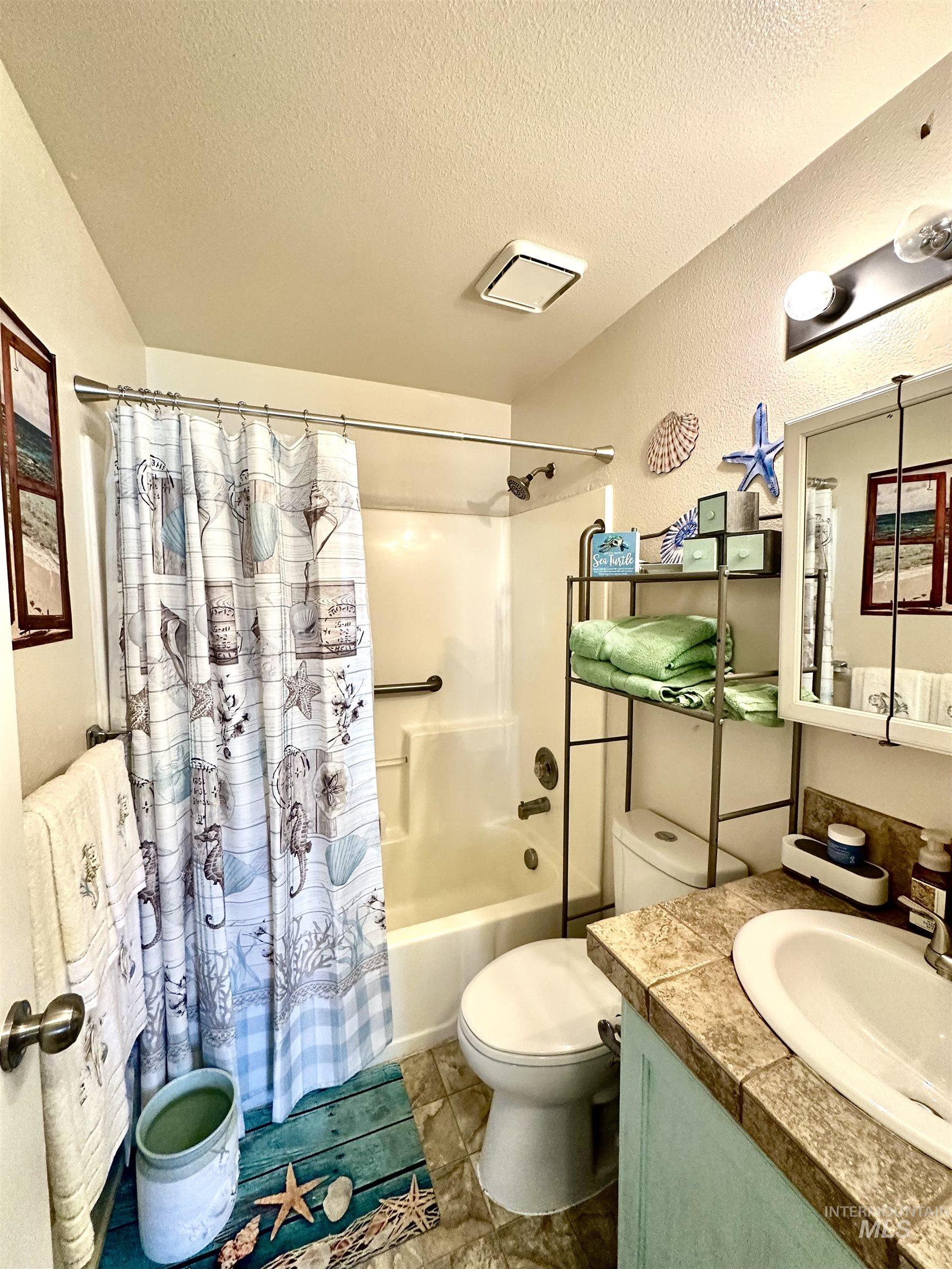 2472 North Maxie Way Meridian, ID 83646 - Photo 17 of 23 Bathroom