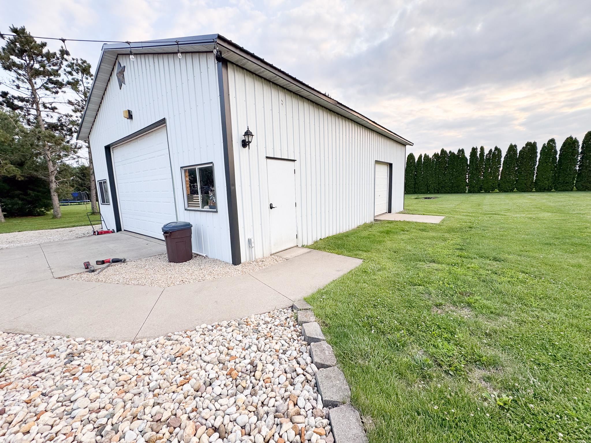 1735 Nachusa Road Dixon, IL 61021 - Photo 17 of 27 Gallery Image 17