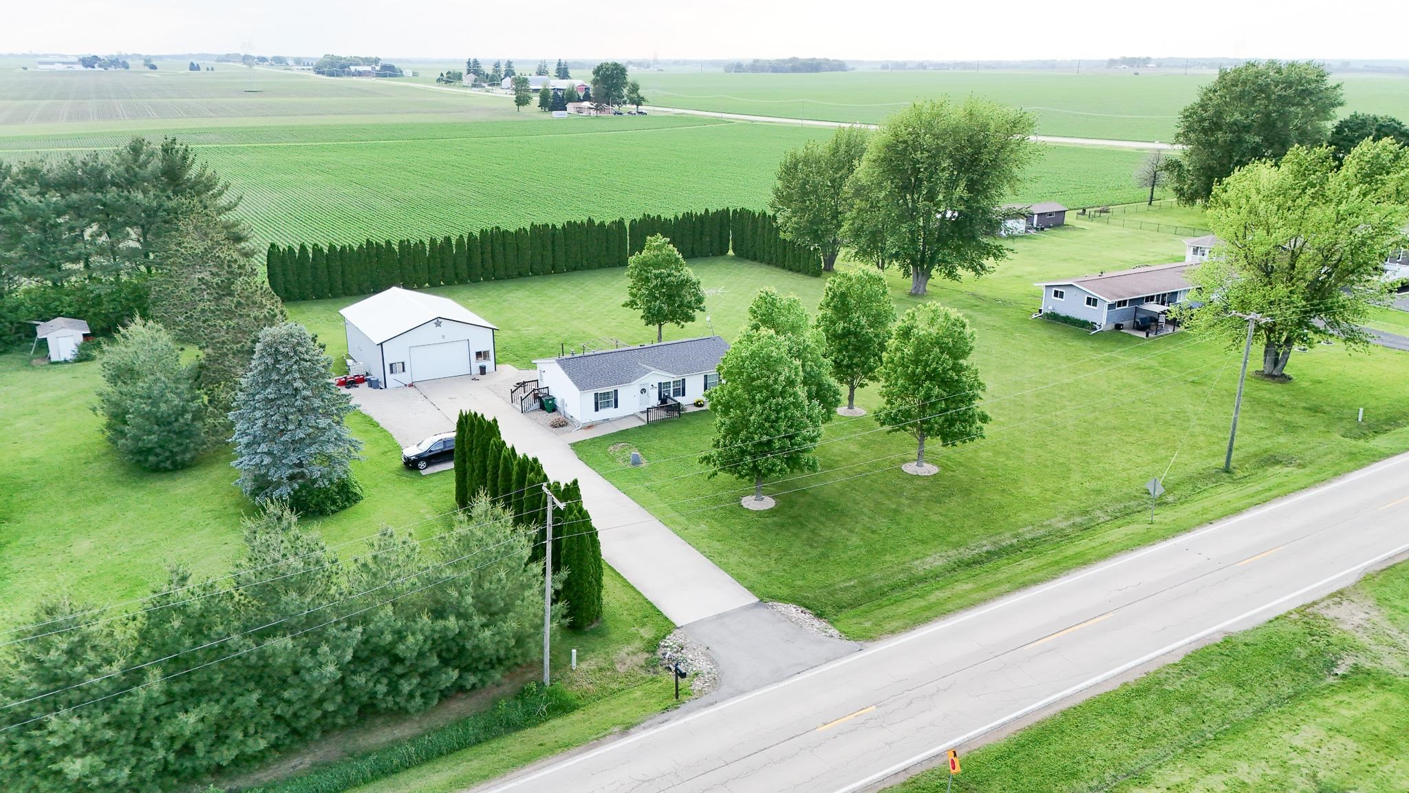 1735 Nachusa Road Dixon, IL 61021 - Photo 2 of 27 Gallery Image 2