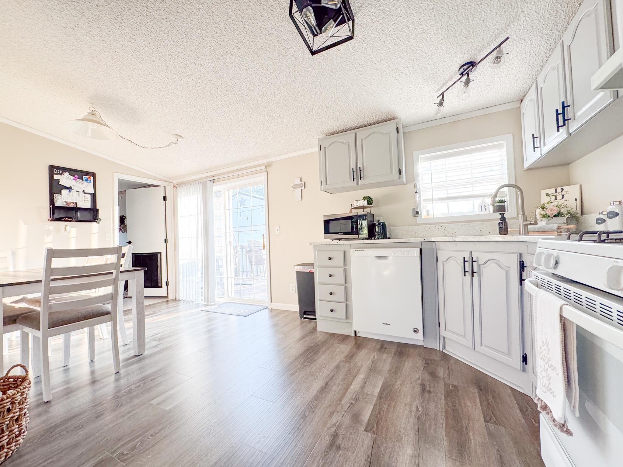 1735 Nachusa Road Dixon, IL 61021 - Photo 9 of 27