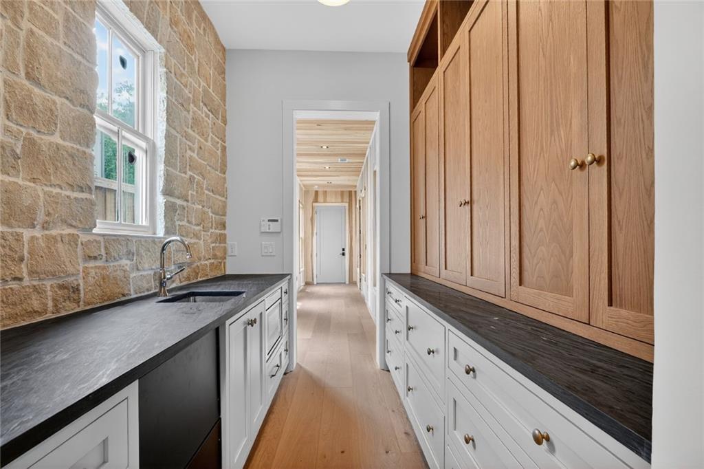 69 Maple Street Roswell, GA 30075 - Photo 8 of 63
