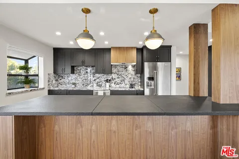 $1,370,000 | 14115 Moorpark Street, Unit 311, Sherman Oaks, CA 91423