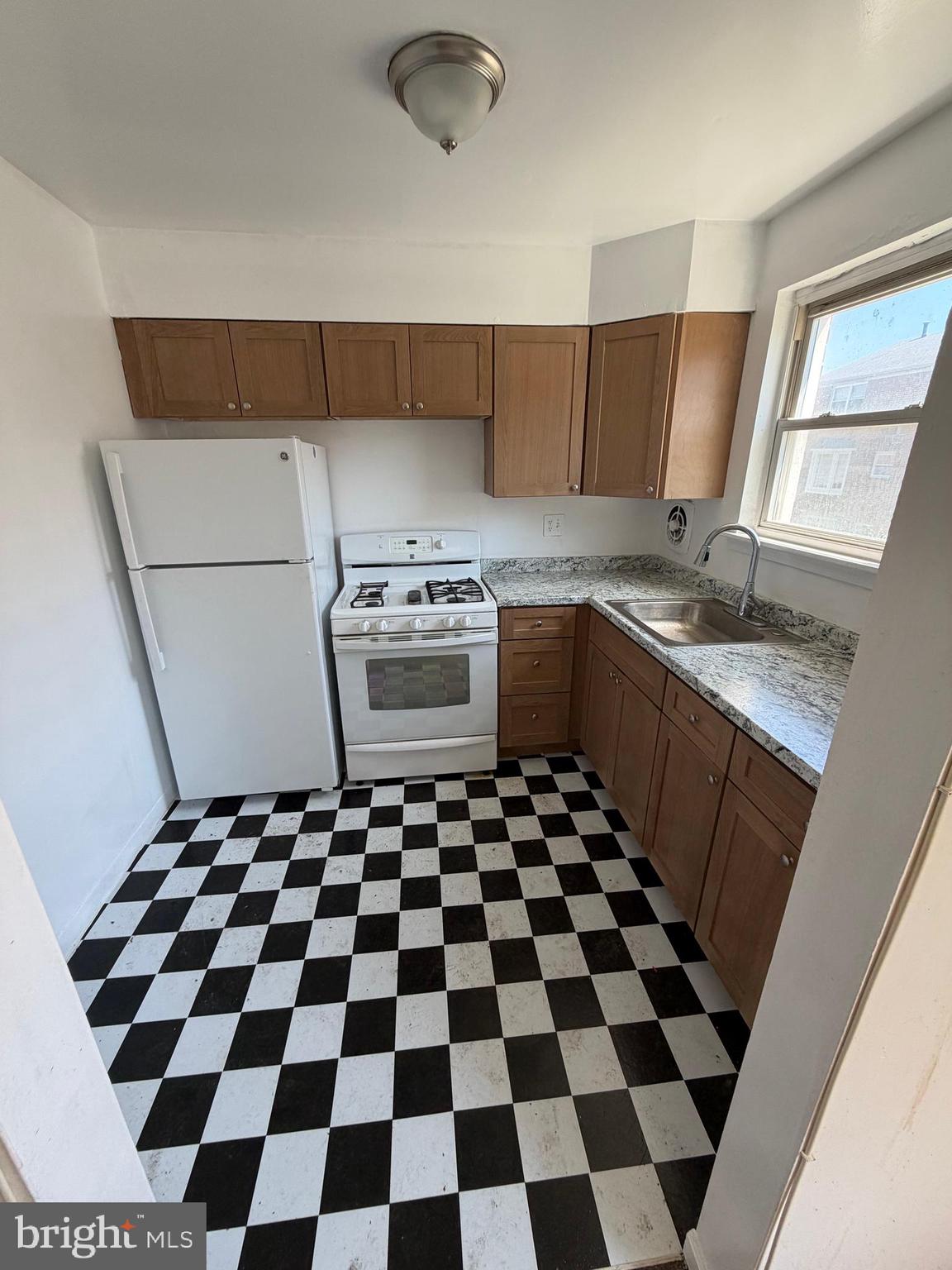 1831 Addison Road South District Heights, MD 20747 - Photo 17 of 42 Kitchen