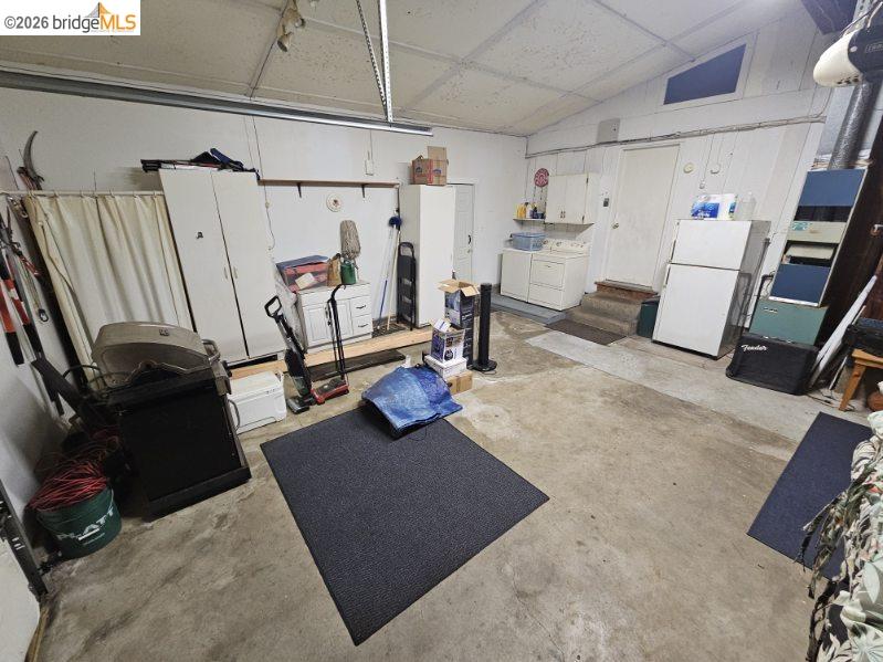 19967 Peaceful Oak Road Sonora, CA 95370 - Photo 35 of 35 Garage with freestanding refrigerator and washer and dryer