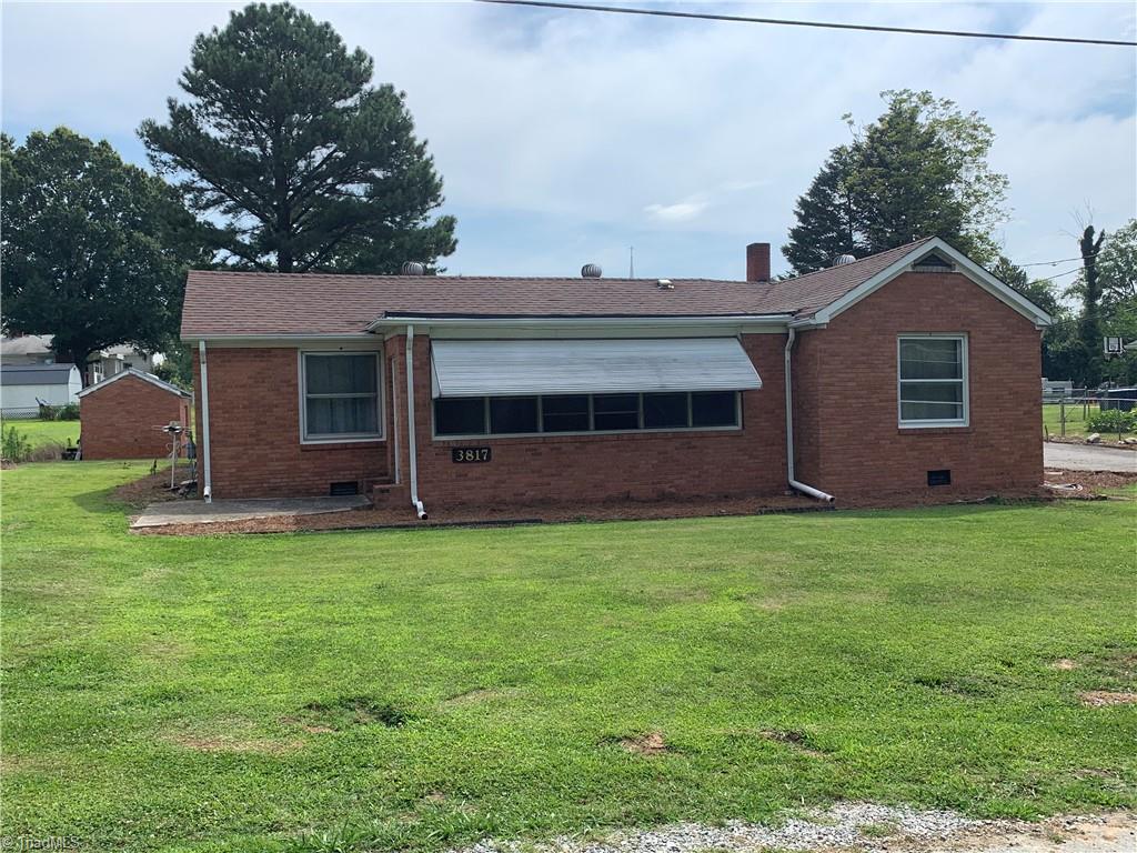 FRONT OF HOME. 2 BD, 1 BA CONVENIENTLY LOCATED TO THE TOWN OF ARCHDALE. LARGE WIRED WORKSHOPS 55X21, 30X16 AND 10X8