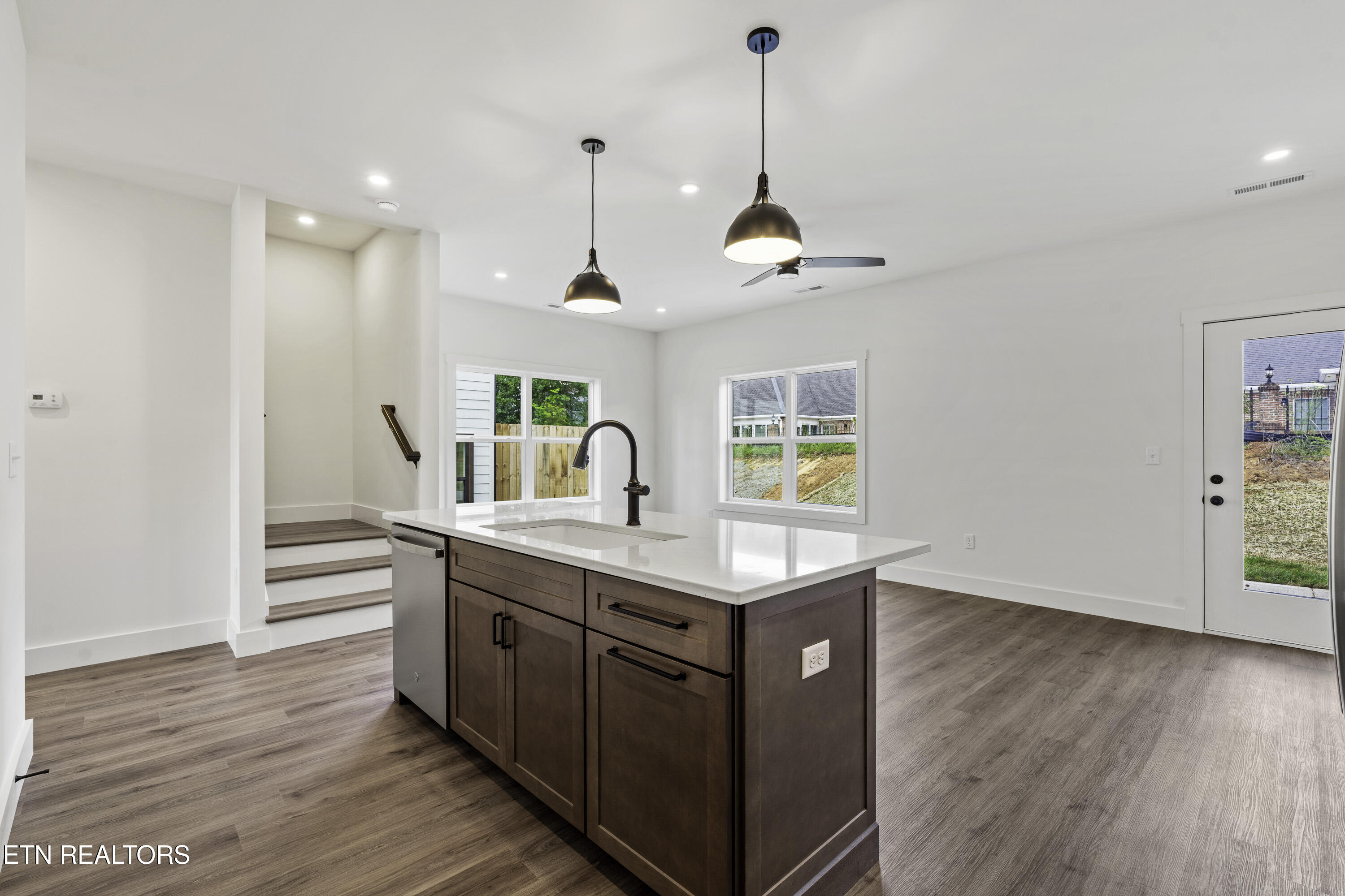 1345 Grace Ridge Drive Sevierville, TN 37862 - Photo 15 of 53 Island | Dining