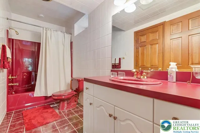 a view of house with porch and outdoor seating