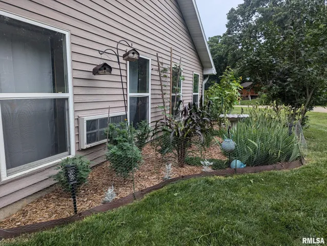 $240,000 | 112 Sioux Drive, Sparland, IL 61565