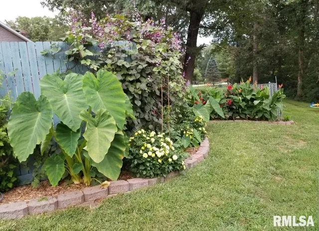 $240,000 | 112 Sioux Drive, Sparland, IL 61565