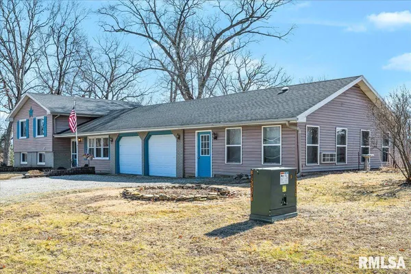 $239,900 | 112 Sioux Drive, Sparland, IL 61565