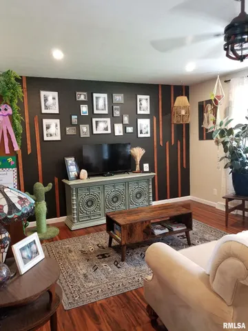 $240,000 | 112 Sioux Drive, Sparland, IL 61565