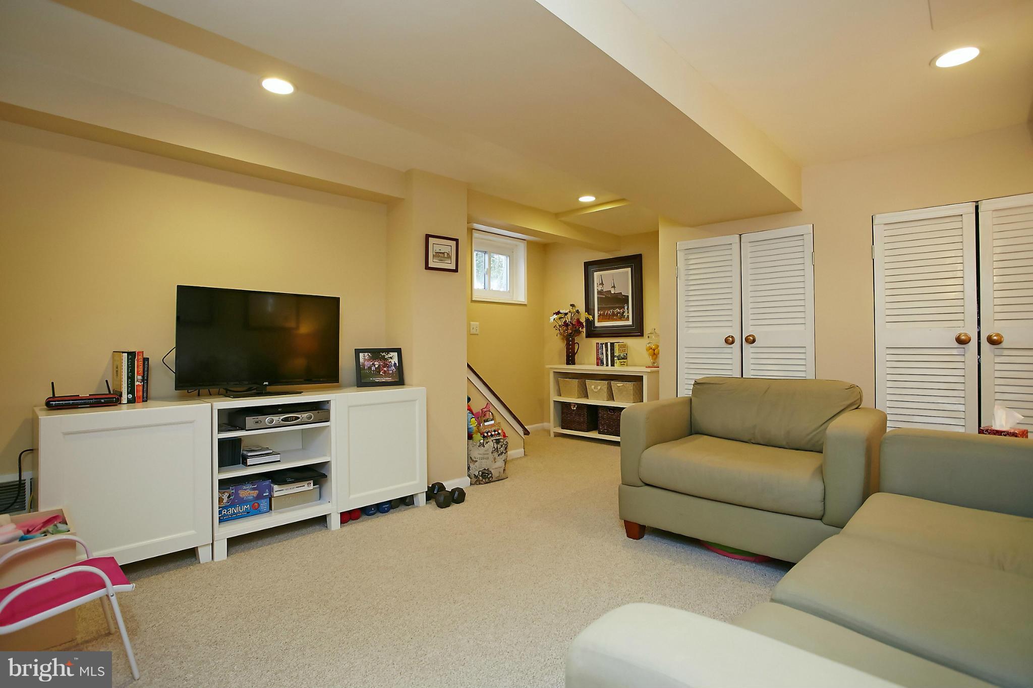9912 Cherry Tree Lane Silver Spring, MD 20901 - Photo 22 of 30 Family Room