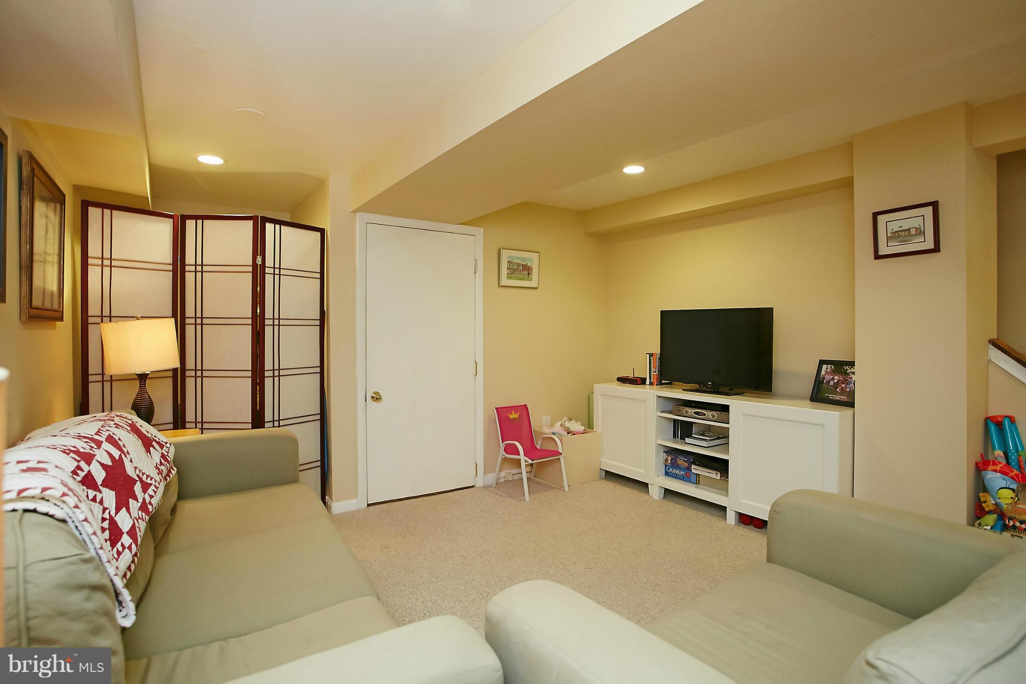 9912 Cherry Tree Lane Silver Spring, MD 20901 - Photo 23 of 30 Family Room